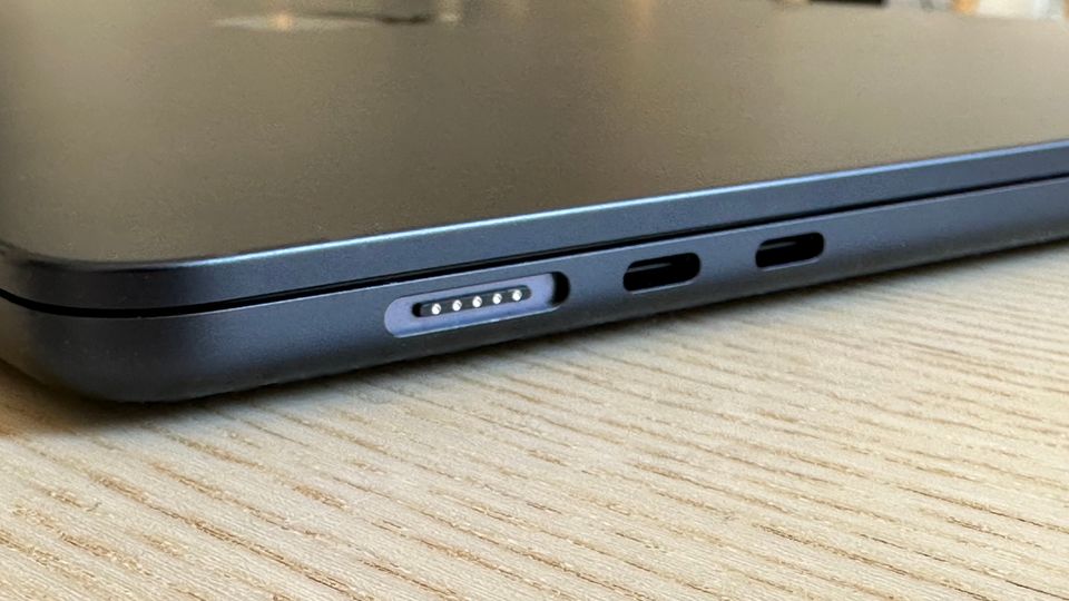 Das Macbook Air 15 setzt auf Magsafe und zweimal USB-C - das wars