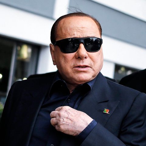 Silvio Berlusconi mit dunkler Sonnenbrille