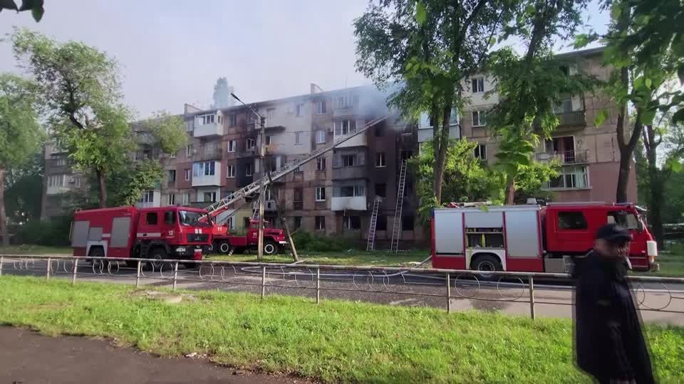 Video: Ukraine: Mehrere Tote bei Angriff auf Wohnhaus im Zentrum des Landes