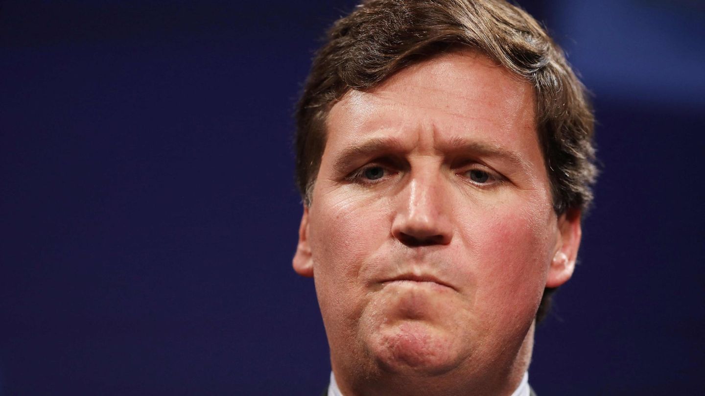 Donald Trump friend Tucker Carlson in Moscow: Does he want to interview Putin?