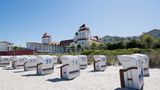 Ja, auch Deutschland hat Strände, die Instagrammer beeindrucken. Der Strand des Ostseebads Binz auf Rügen gehört definitiv zu den beliebtesten Stränden Europas auf der Plattform. Der Anblick der Strandkörbe auf dem weißen Sandstrand, im Hintergrund die Dünen und die Kurhäuser der Promenade war jedenfalls Anlass für 812.464 Beiträge. 