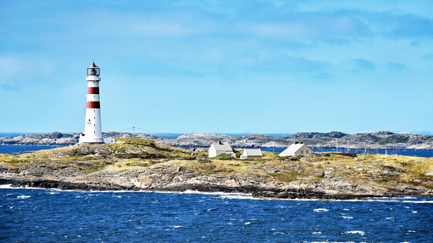 Norwegen ist nicht gerade für feine Sandstrände und Badeurlaub bekannt – landet aber mit einem ganz besonderen Küstenabschnitt trotzdem noch in der Top Ten der Instagrammer. Die traditionellen Holzhäuser der südnorwegischen Küstenstadt Kristiansand sind nur ein Grund für die Beliebtheit des Ortes. Auch der Stadtstrand Bystranda ist ein beliebtes Ausflugsziel und vor allem als Ausgangspunkt für Kanutouren und Bootsfahren bekannt. Auf Instagram gibt es insgesamt 726.584 Beiträge zu diesem Ort. 