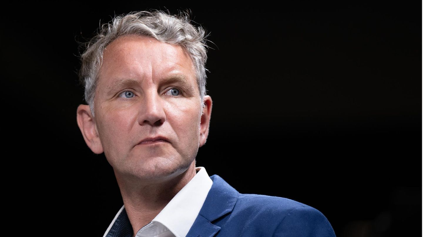 44+ Björn Höcke Afd Vorgarten, Björn höcke schwört die afd in