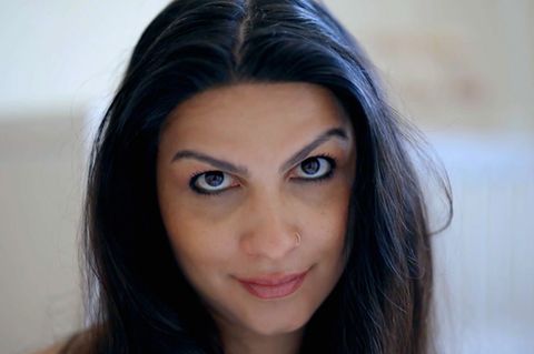 Keine Beine und nur sechs Finger: Wie Hülya trotz Behinderung ihren Alltag als Mutter meistert