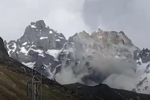 Gipfel abgebrochen: Massiver Felssturz in Tirol beobachtet