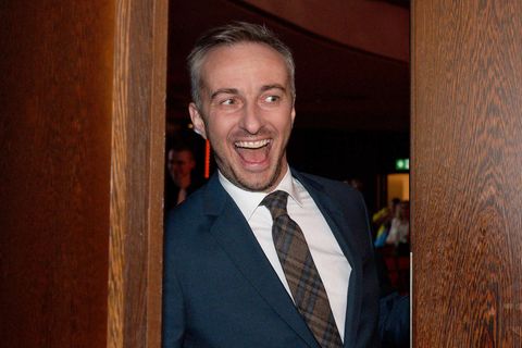 Jan Böhmermann lacht