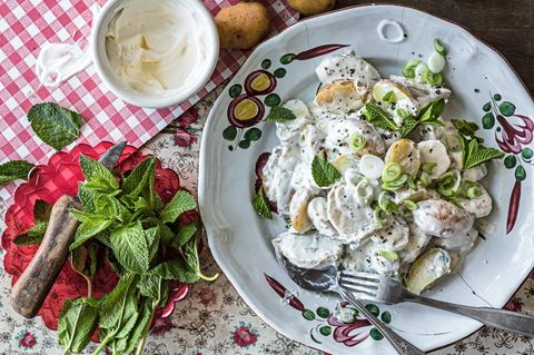 Leckerer rustikaler Kartoffelsalat