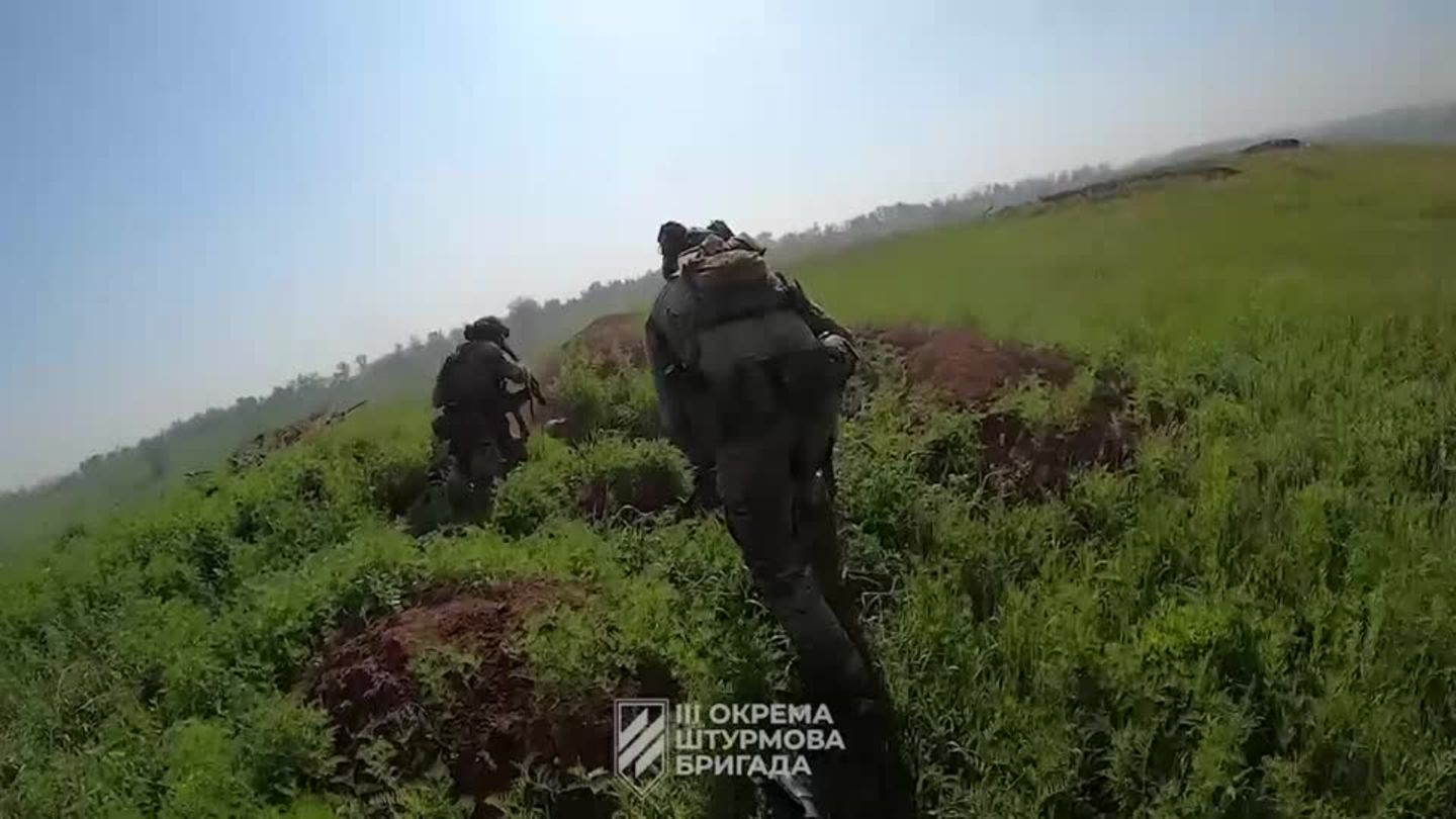 Video: Selenskyj dankt Soldaten für Erfolge an verschiedenen Frontabschnitten