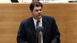 Der SPD-Bundestagsabgeordnete Olaf Scholz im November 1998 am Rednerpult im Deutschen Bundestag
