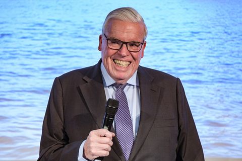 Klaus-Michael Kühne, HSV--Retter, Unternehmer und Manager, spricht auf einer Veranstaltung im Jahr 2018