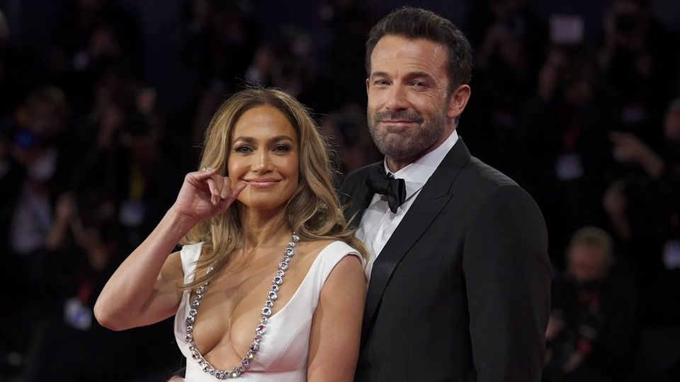 Unbeabsichtigte Room-Tour: In diesem Luxus-Anwesen wohnt J.Lo mit Ben Affleck Unbeabsichtigte Room-Tour: In diesem Luxus-Anwesen wohnt J.Lo mit Ben Affleck