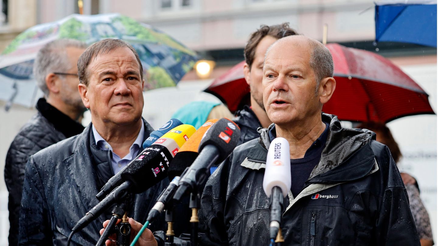 2021: Die Flut Armin Laschet und Olaf Scholz besuchen die Flutregion in NRW