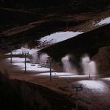 In Peyragudes im französischen Teil der Pyrenäen helfen Anfang Januar nur Schneekanonen, um den Ski- und Schnee-Fans zumindest etwas zu bieten. 