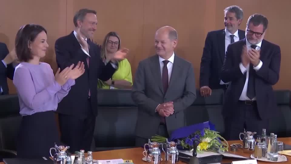 Video: Nationale Sicherheitsstrategie: "Frieden und Freiheit fallen nicht vom Himmel"