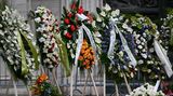 Blumenkränze vor dem Mailänder Dom