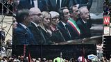 Italiens Regierungschefin Giorgia Meloni (4. v. l.) nimmt an dem Staatstrauerakt teil