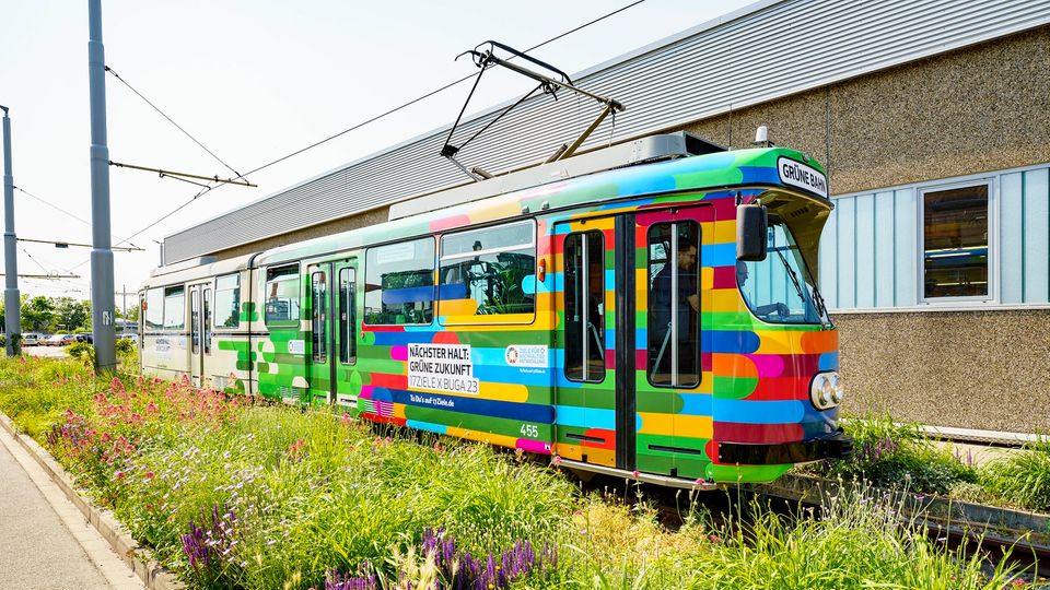 "Grüne Bahn" in Mannheim von außen. Die "Grüne Bahn" in Mannheim von außen.