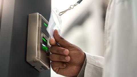 Die Signalleuchten an Kartenterminals verraten, ob diese gerade arbeiten – aber noch deutlich mehr