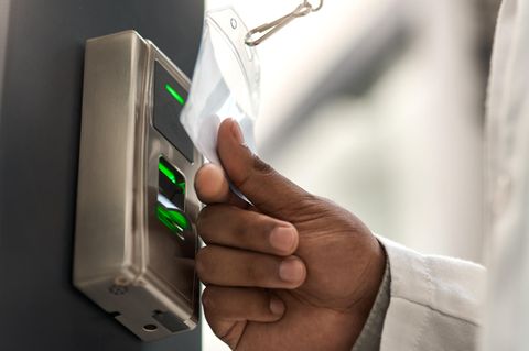 Die Signalleuchten an Kartenterminals verraten, ob diese gerade arbeiten – aber noch deutlich mehr