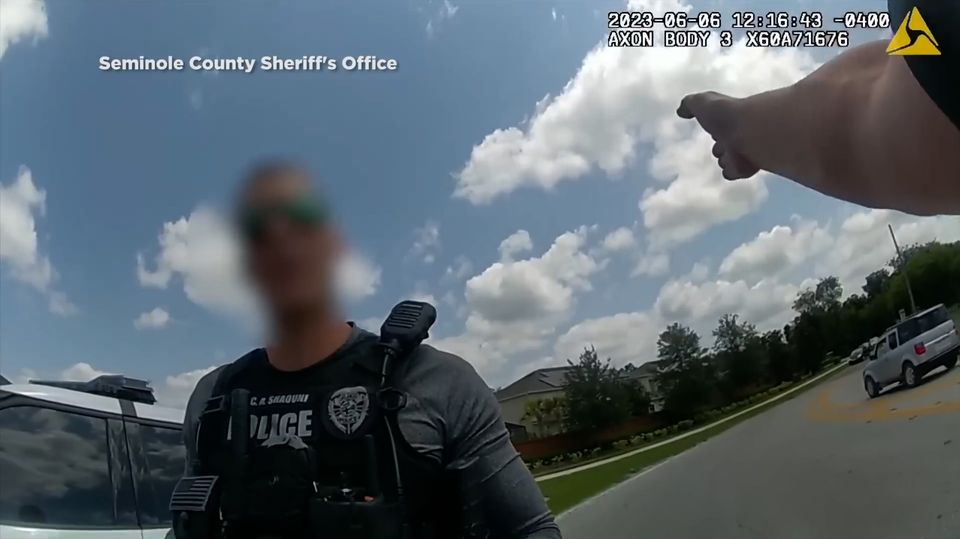 US-Cop stoppt Raser-Kollegen – es folgen Wut, Streit und eine saftige Anklage US-Cop stoppt Raser-Kollegen – es folgen Wut, Streit und eine saftige Anklage