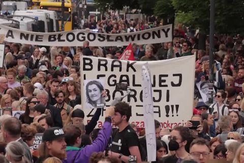 Video: Neue Massendemonstrationen gegen Abtreibungsgesetz in Polen