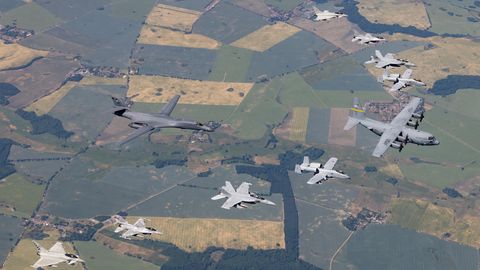 In Formation über Norddeutschland