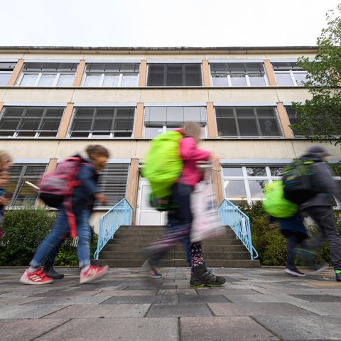 Grundschule "Unterm Regenbogen" in Dresden, Kinderarmutsquote bei 10 bis 20 Prozent