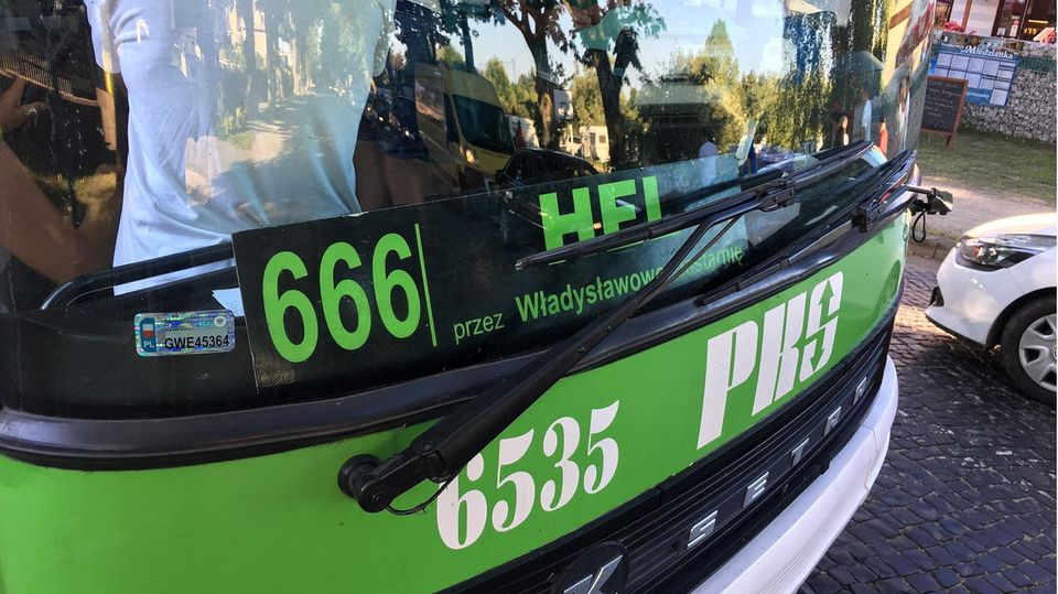 Die Buslinie 666 nach Hel im Norden von Polen