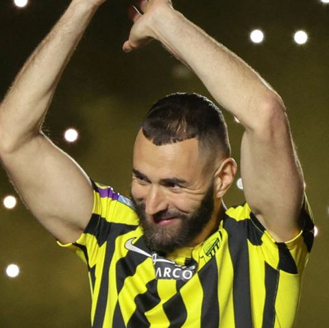Karim Benzema bedankt sich bei den Fans in Dschidda für den großen Willkommens-Show