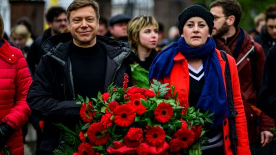 Wissler (r.) und Schirdewan bei einer Gedenkveranstaltung für Rosa Luxemburg