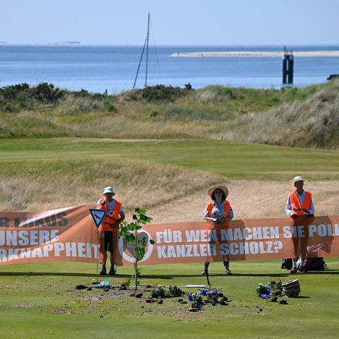 Aktivisten der Letzten Generation auf einem Golfplatz auf Sylt