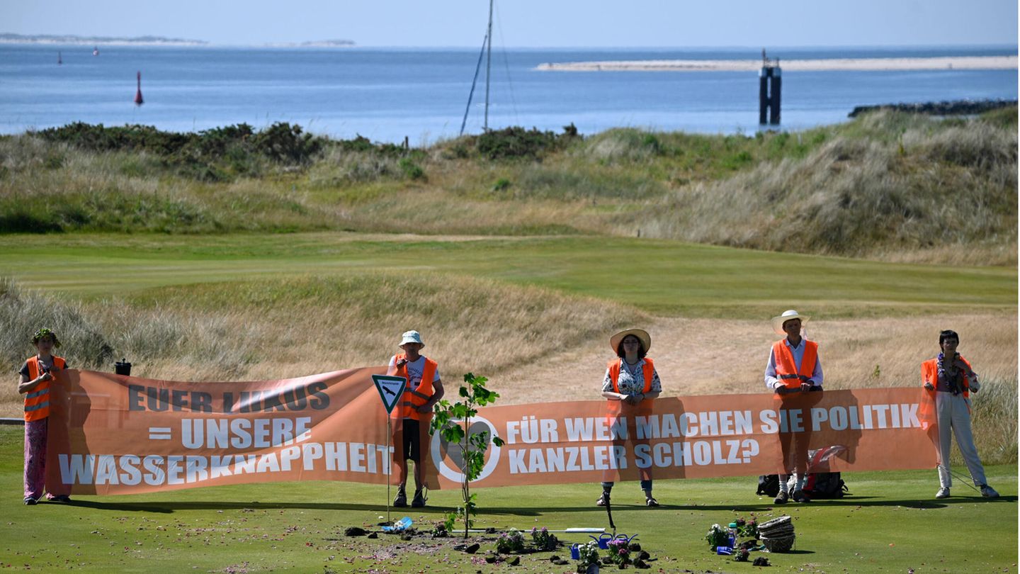 Aktivisten der Letzten Generation auf einem Golfplatz auf Sylt