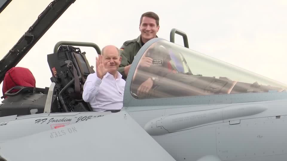 Video: Scholz im Eurofighter