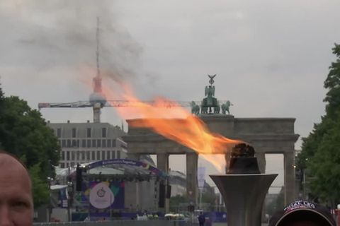 Video: Olympisches Feuer erreicht Berlin für Special Olympics