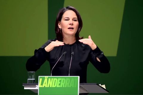 Video: Baerbock verteidigt Zustimmung zum EU-Asyl-Kompromiss