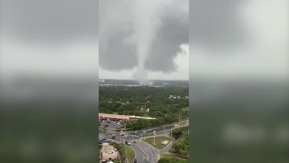 Video: Beeindruckender Tornado über Florida