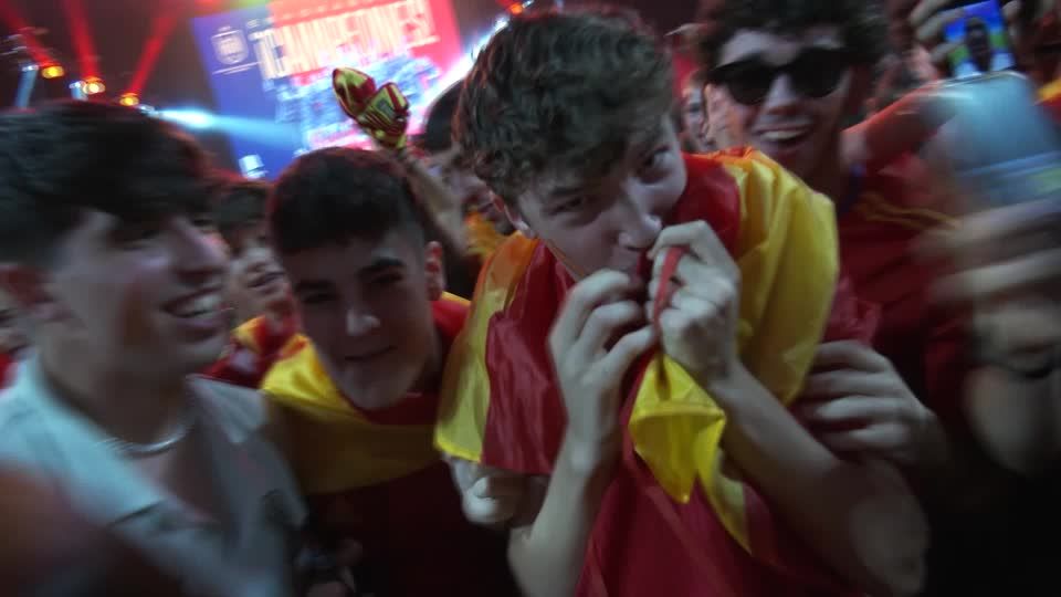 Video: Fans feiern spanisches Team nach Nations-League-Sieg