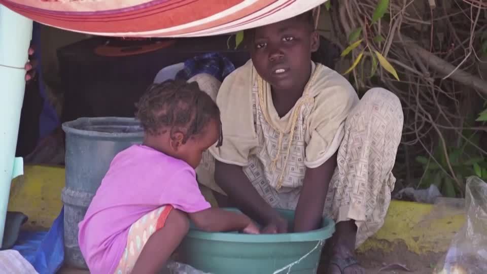 Video: Staatengemeinschaft verspricht rund 1,5 Mrd. Dollar für den Sudan