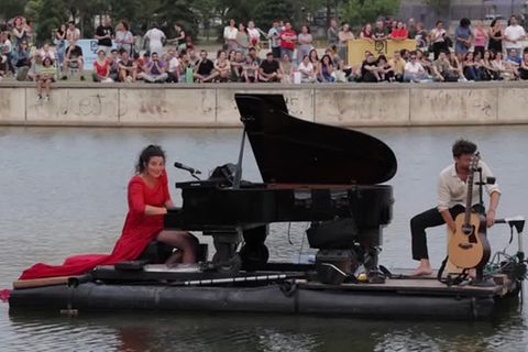 Video: Magische Momente in Madrid: Klavierkonzert auf dem See