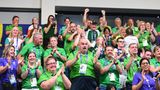 Beim Boccia-Wettbewerb in der Berliner Messe herrscht helle Aufregung auf den Rängen. Irische Fans bejubeln ihre Gewinner.