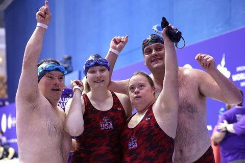 Das US-Team in der Staffel über 50 Meter Freestyle feiert den Einzug ins Finale