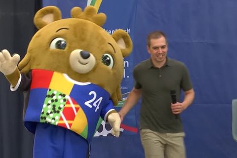 Video: Bär mit Hose und noch ohne Namen - Maskottchen der Fußball-EM 2024 vorgestellt