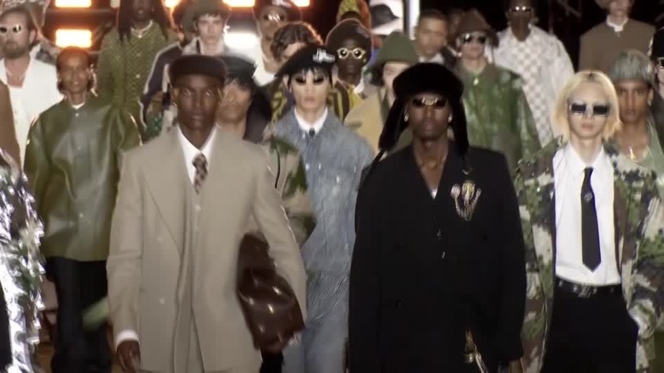 Video: Pharrell Williams: Debüt als Mode-Designer