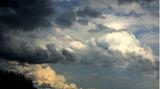 Gewittriges Wetter mit bedrohlichen Wolken
