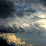 Gewittriges Wetter mit bedrohlichen Wolken