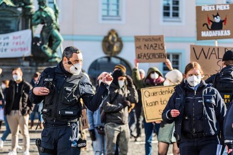 Eine genehmigte Versammlung in Corona-Zeiten in Freiburg