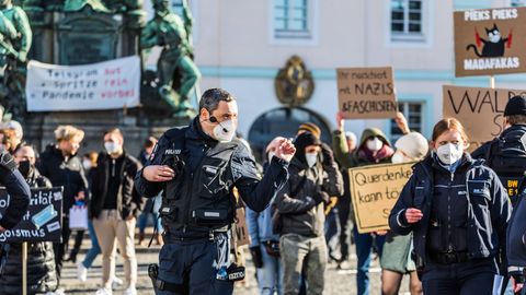 Eine genehmigte Versammlung in Corona-Zeiten in Freiburg