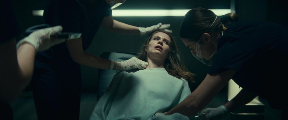 Netflix: "Paradise" mit Iris Berben und Kostja Ullmann: Erster Trailer der Science-Fiction-Dystopie veröffentlicht Netflix: "Paradise" mit Iris Berben und Kostja Ullmann: Erster Trailer der Science-Fiction-Dystopie veröffentlicht