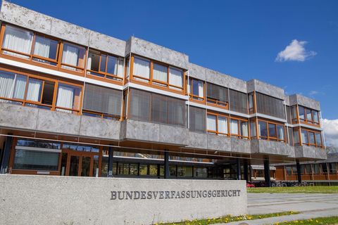 Das Bundesverfassungsgericht in Karlsruhe: Ein Betonflachdachbau