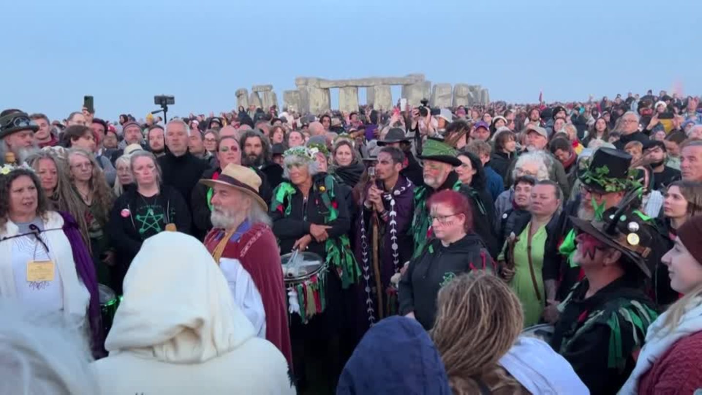 Tausende Feiern Sommersonnenwende In Stonehenge